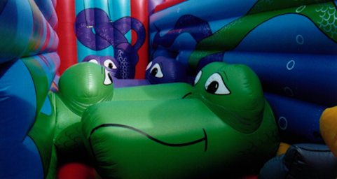 childrens jumping castle hire
